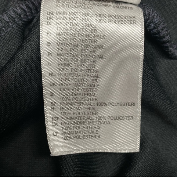 Man Utd Uniform Kit Size Small Mock Neck Long Sleeve Pull On Size Small - Picture 13 of 13